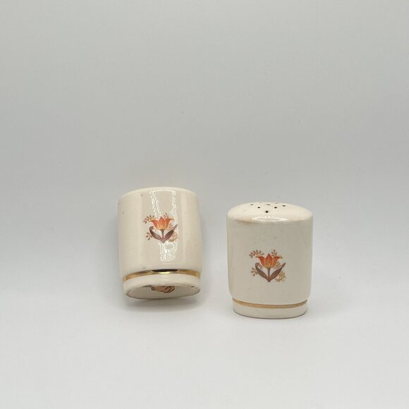 Vintage Harker Bakerite 22k Gold Salt & Pepper Shakers Tulip 3.5" Pair Cottage - Picture 1 of 9
